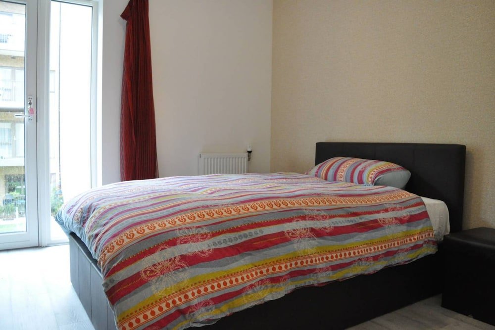 Modern 2 Bedroom East London Apartment With Balcony exterior