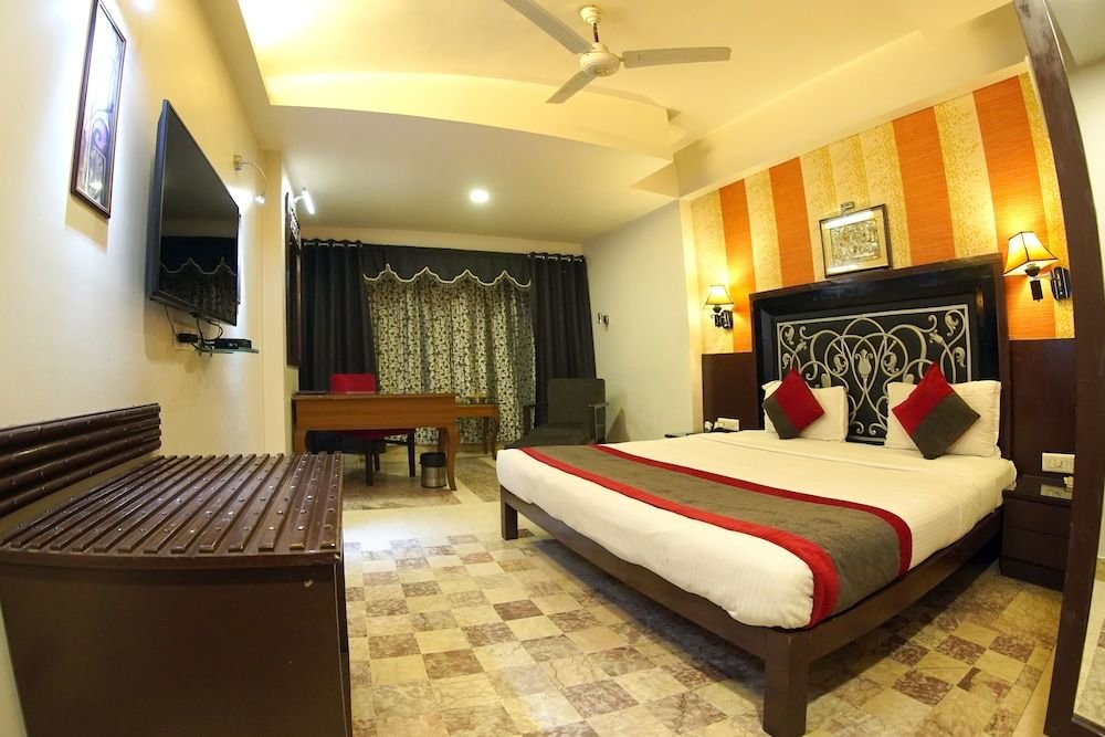 Hotel Venkatesh International exterior
