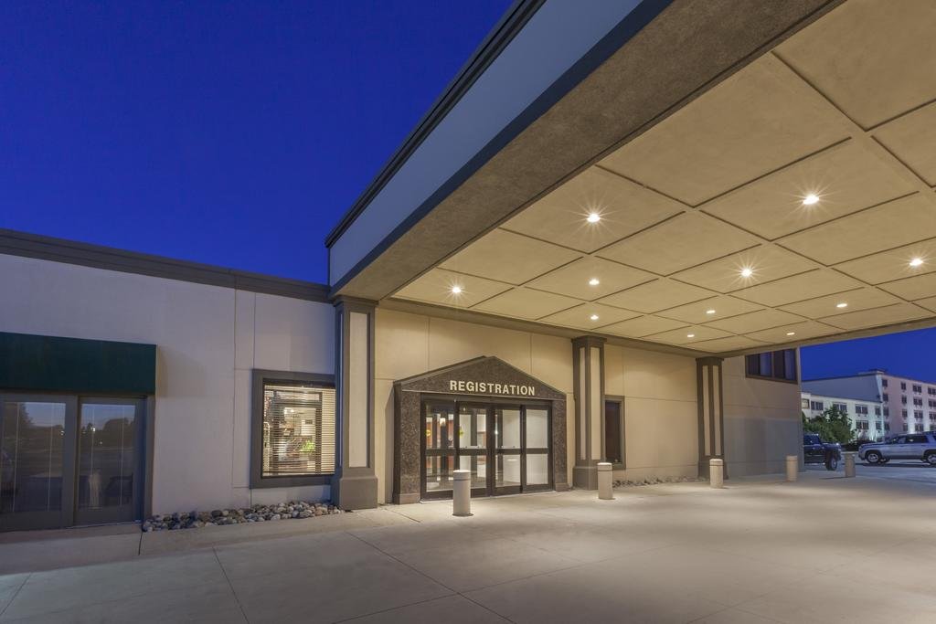 Wyndham Garden Sterling Heights exterior