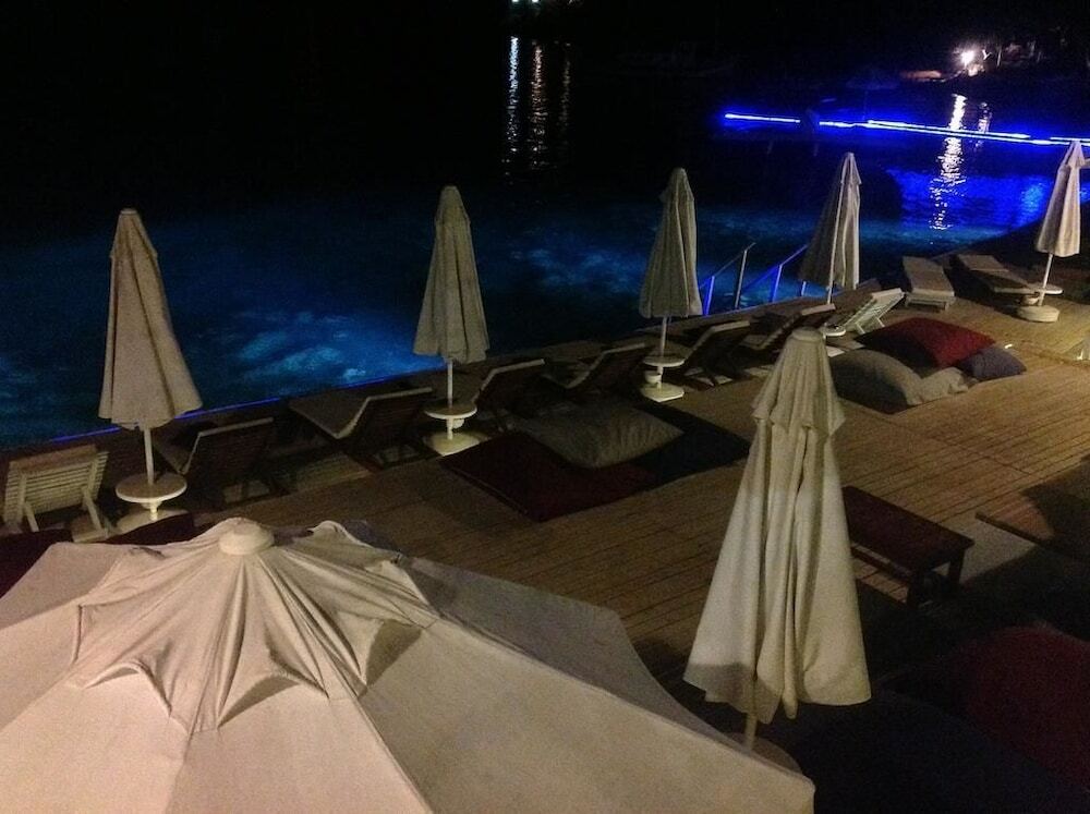 La Moda Beach Hotel exterior