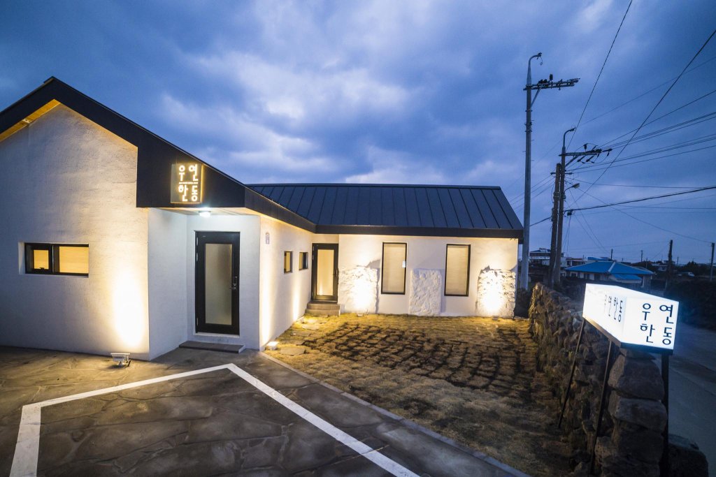 Wooyeon Handong Private Pension exterior