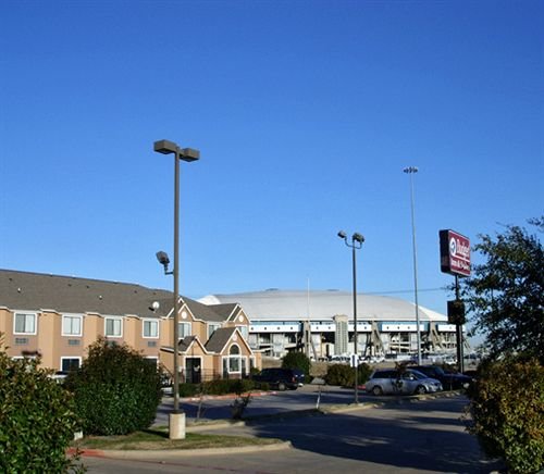 Budget Inn & Suites exterior