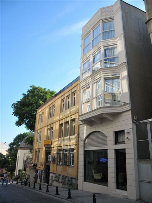 Mono Suites exterior