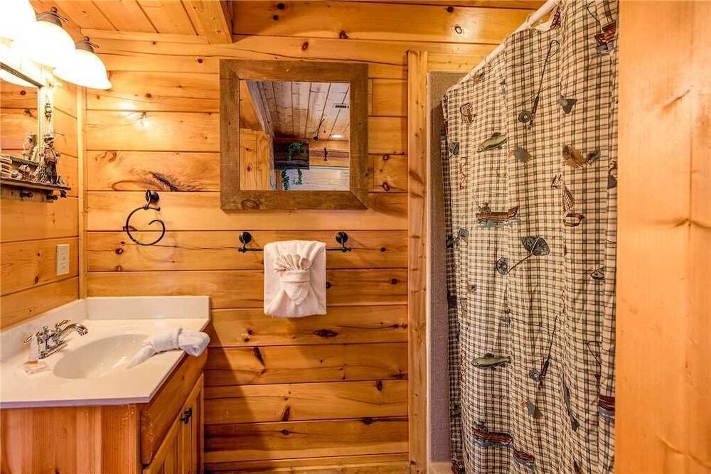 Secret Romance 2 Bedroom Home with Hot Tub exterior