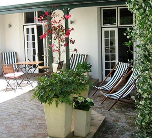 Nine Flowers Guest House exterior
