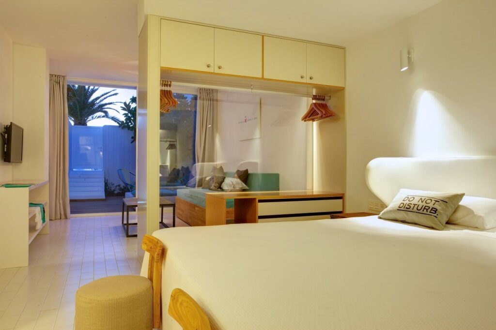 Double Junior Suite with garden view full double bed