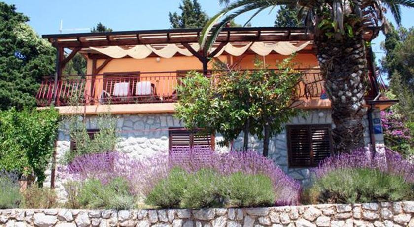 Villa Poljana exterior