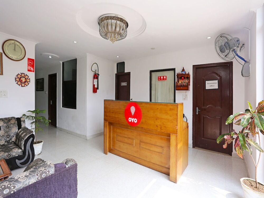 OYO 9846 Royal Plaza exterior