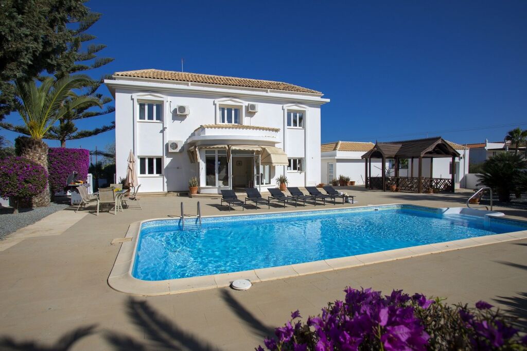 Villa Georgia exterior