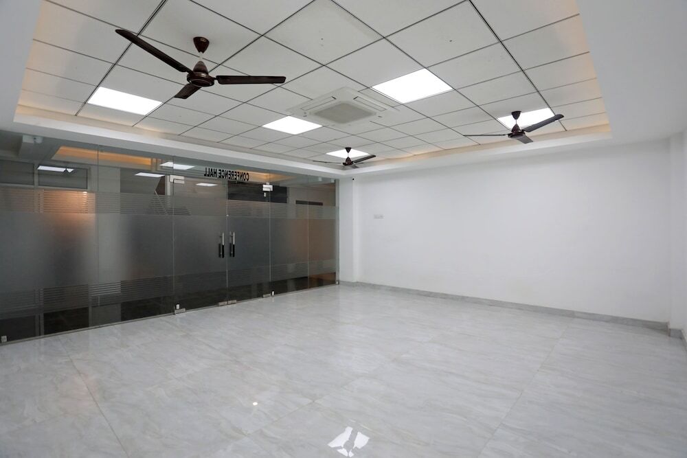 Hotel Prakash Inn by OYO Rooms exterior