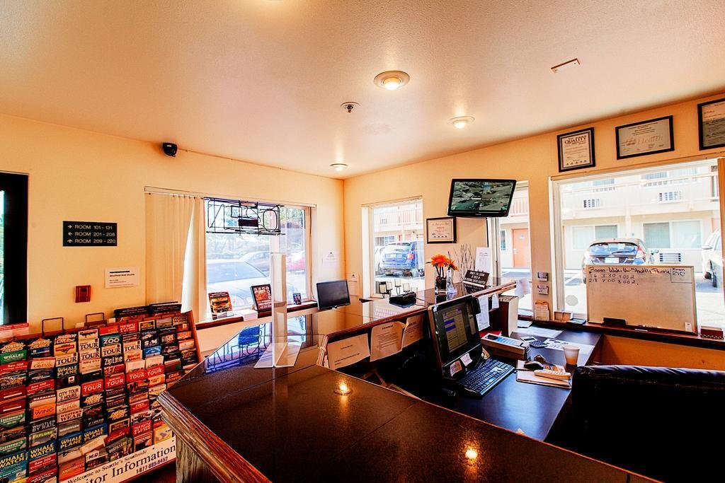 Americas Best Value Airport Inn exterior