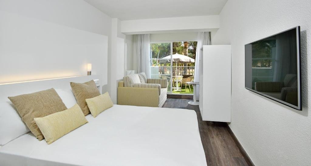 Family with Solarium Double room twin beds