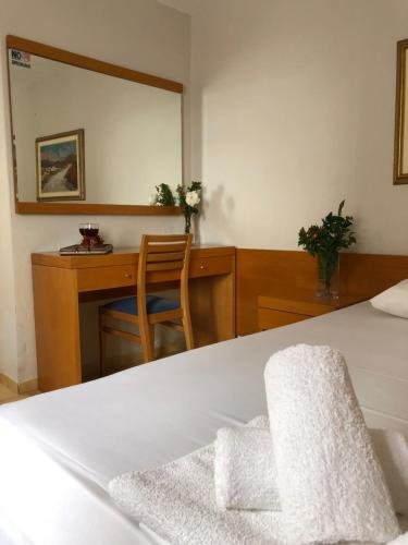 Porto Guest House Skiathos exterior