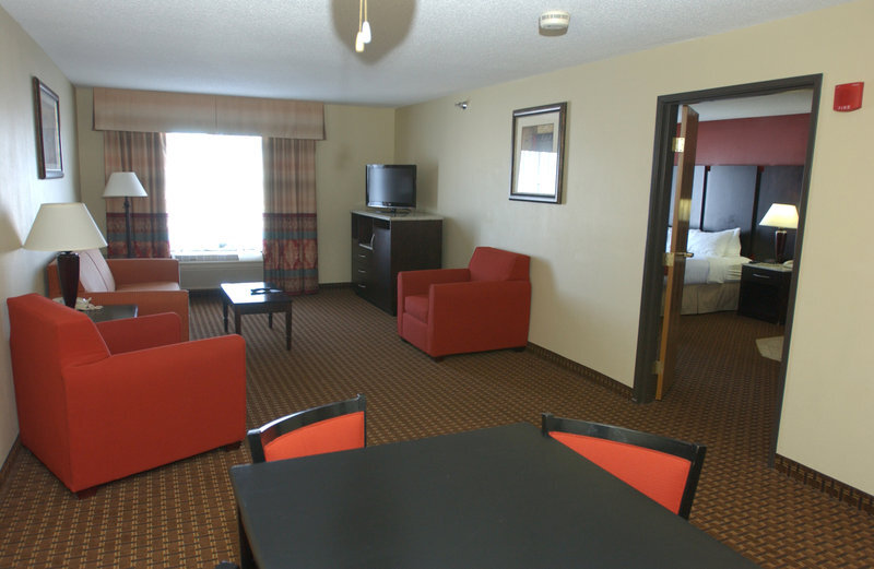 Holiday Inn Hotel & Suites Owatonna exterior