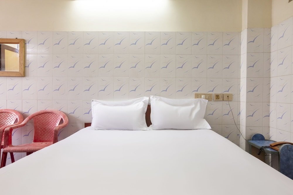 New Victory Mansion & Lodging by OYO Rooms exterior
