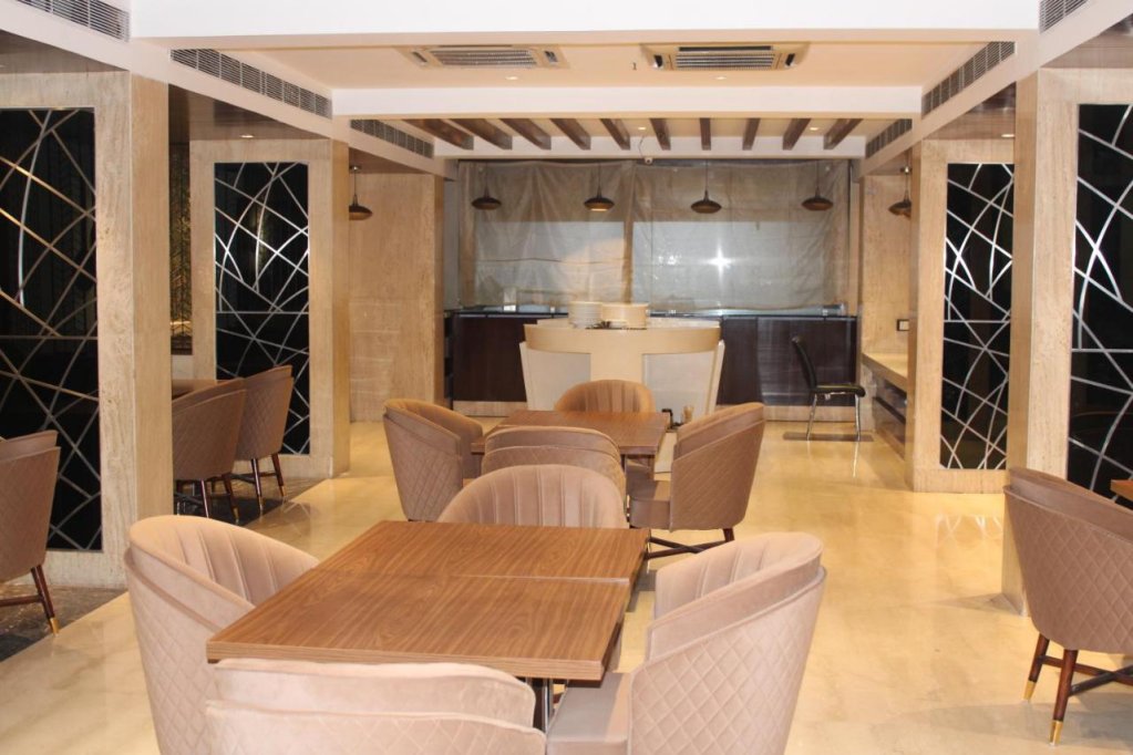 Bellmont Hotel Noida exterior