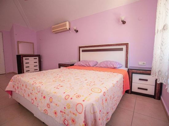 Double Family Suite full double bed