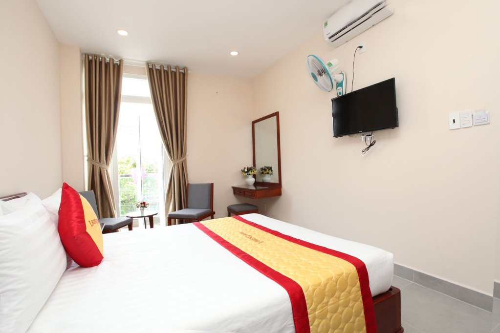 Deluxe Double room with balcony full double bed