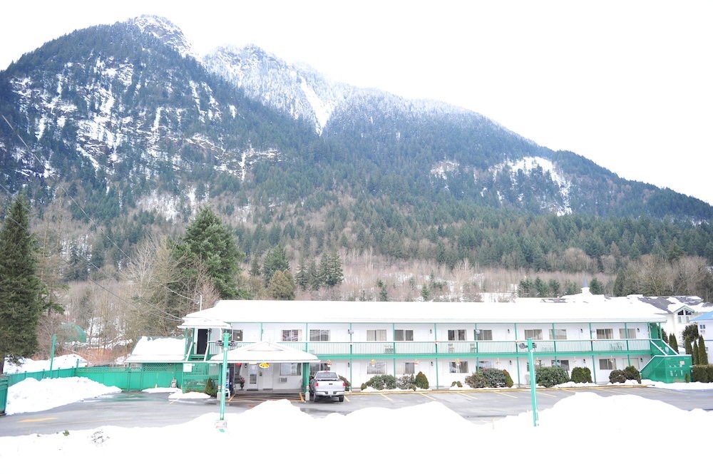 Royal Lodge Motel exterior