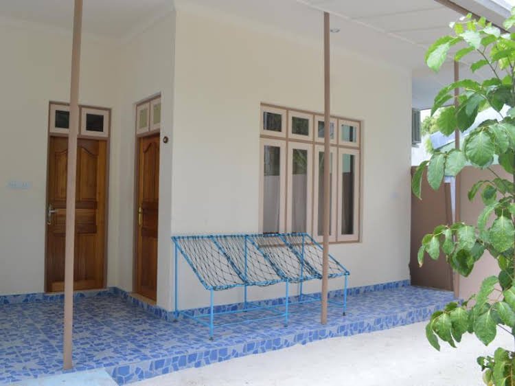 Maaz Inn Fenfushi exterior