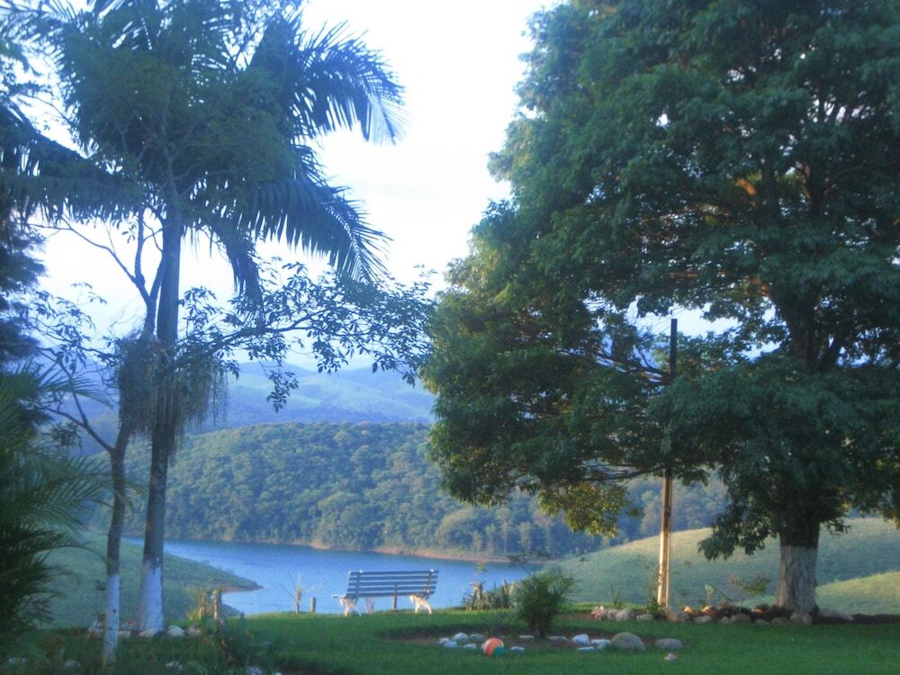 Pousada Canto do Lago exterior