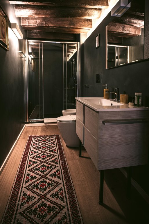 1 Bedroom Royal Double Suite with city view full double bed