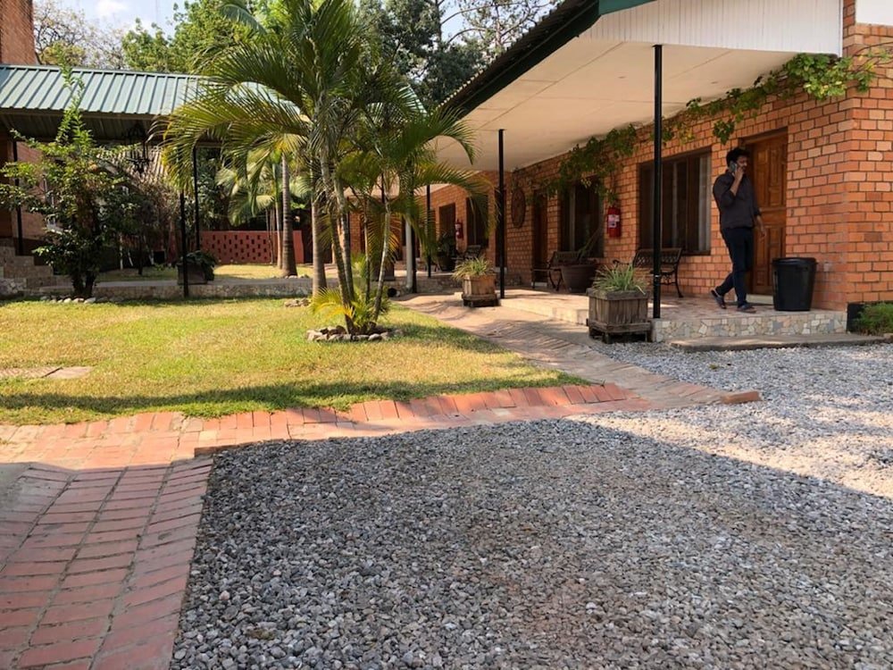 Deluxe Quadruple room with courtyard view full double bed