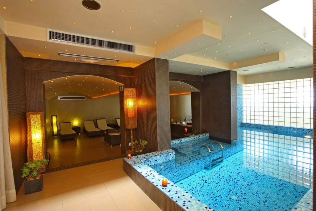 Double Suite with sea view full double bed