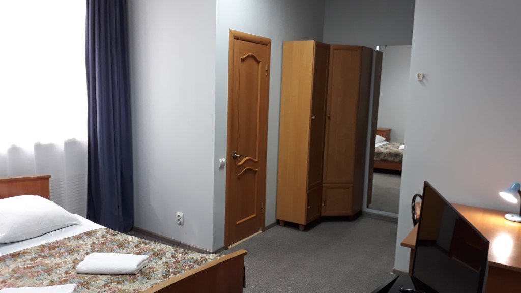 Corner Double Suite full double bed