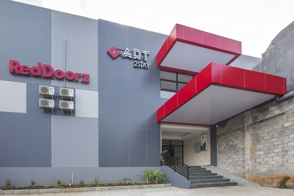Art 2stay Hotel by Reddoorz exterior