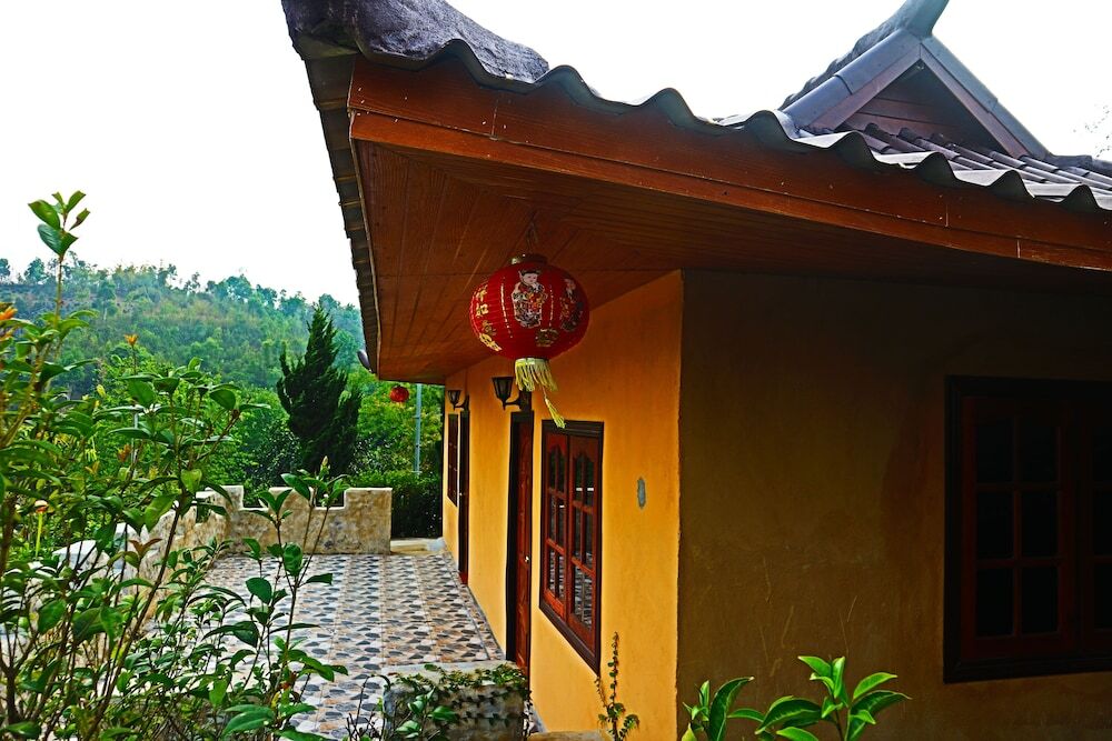 Chasa Rakthai Resort exterior