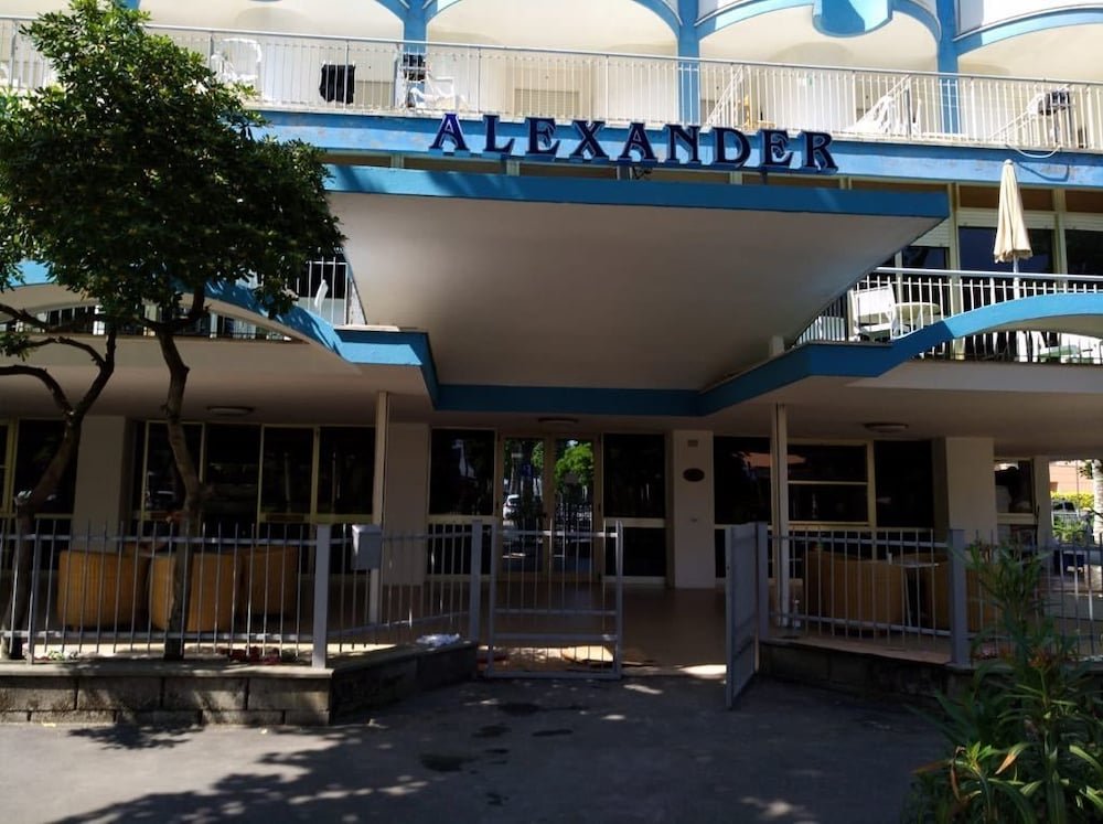 Hotel Alexander exterior