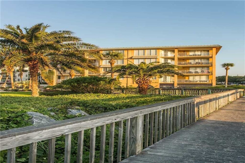 North Breakers #305 2 Br Condo exterior