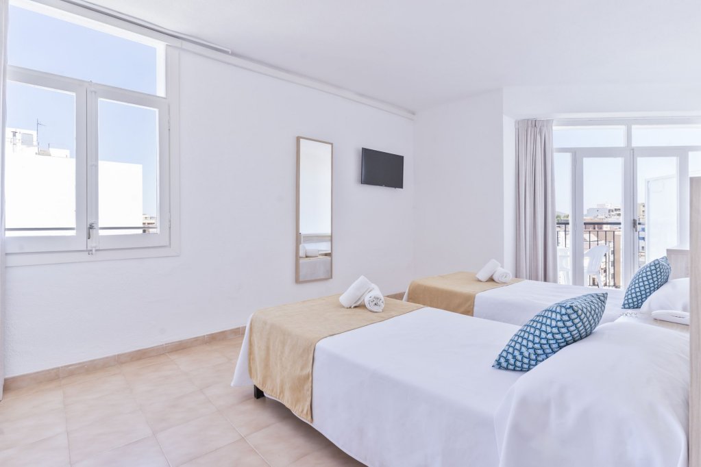 Standard Double room twin beds