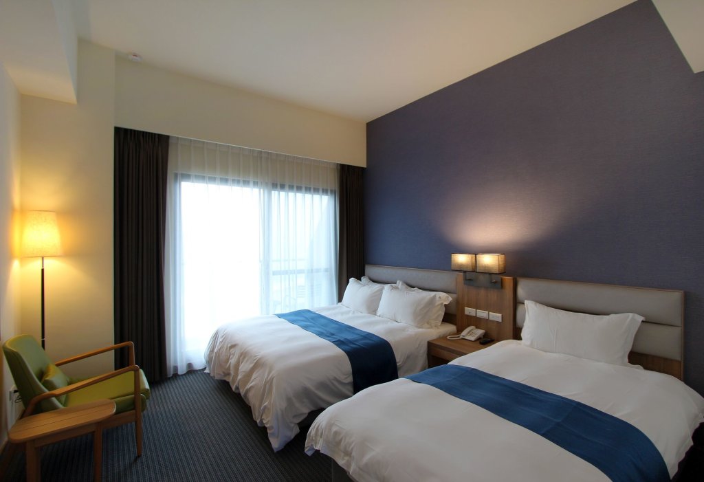 Celebrity 99 Hotel exterior