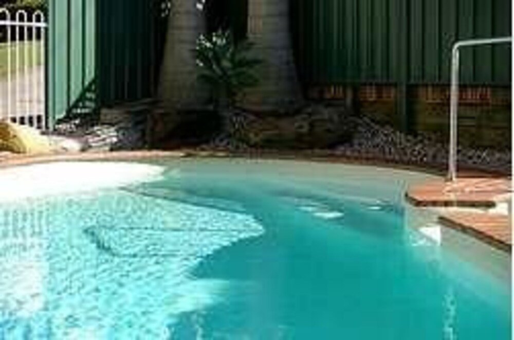 Whitecaps Holiday Apartments exterior