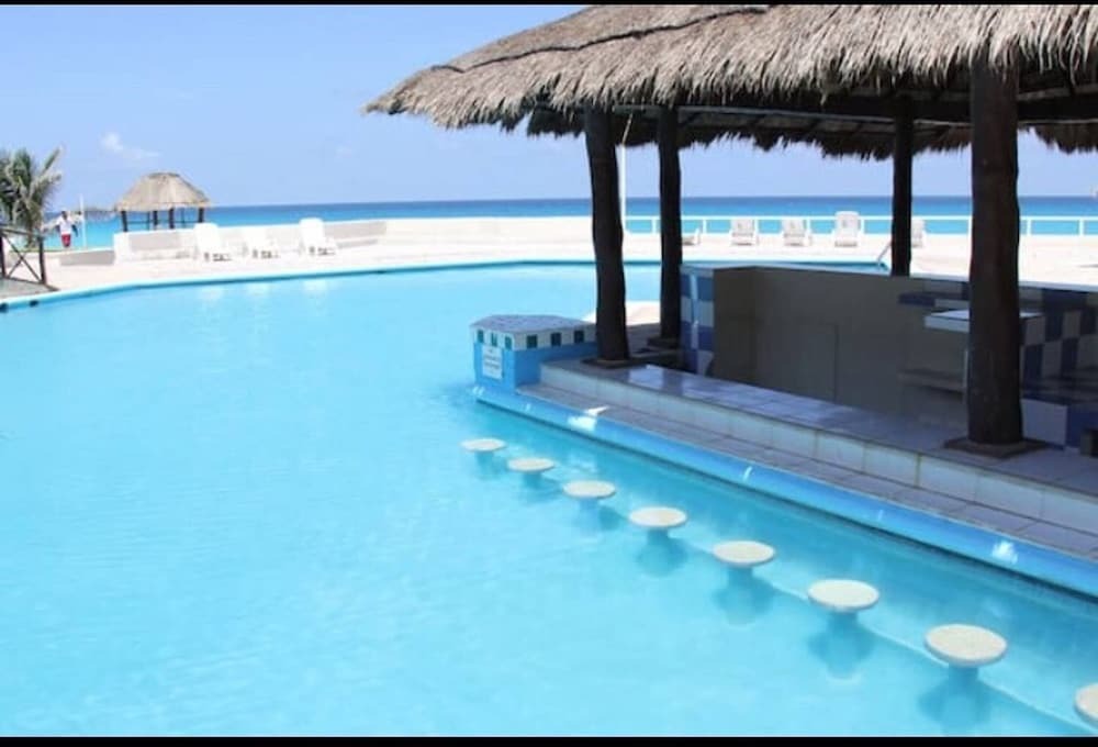 Wonderful Suite front of the beach in Cancun Hotel Zone exterior