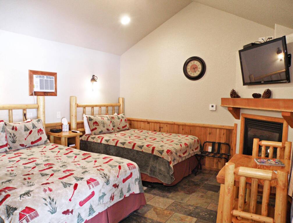 The Lodge at Detroit Lake exterior