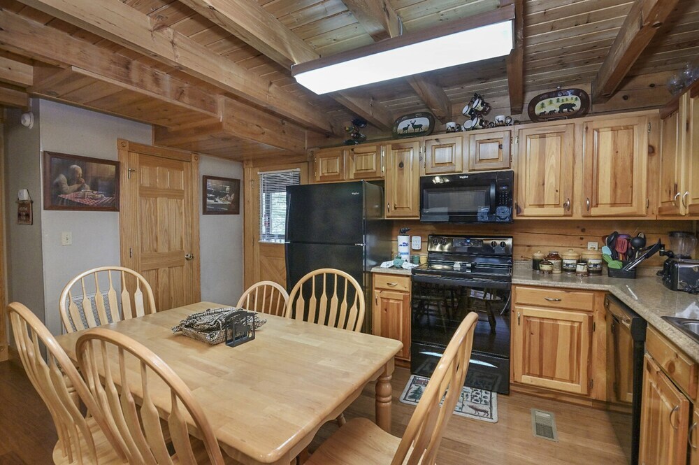 Making Memories by Heritage Cabin Rentals exterior