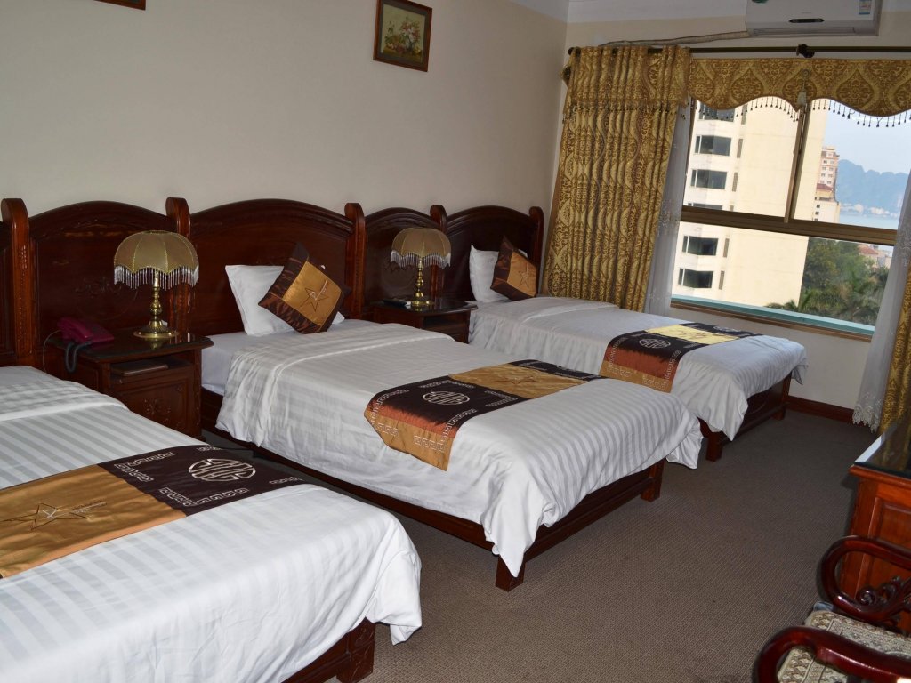 Hoang Ha Hotel exterior