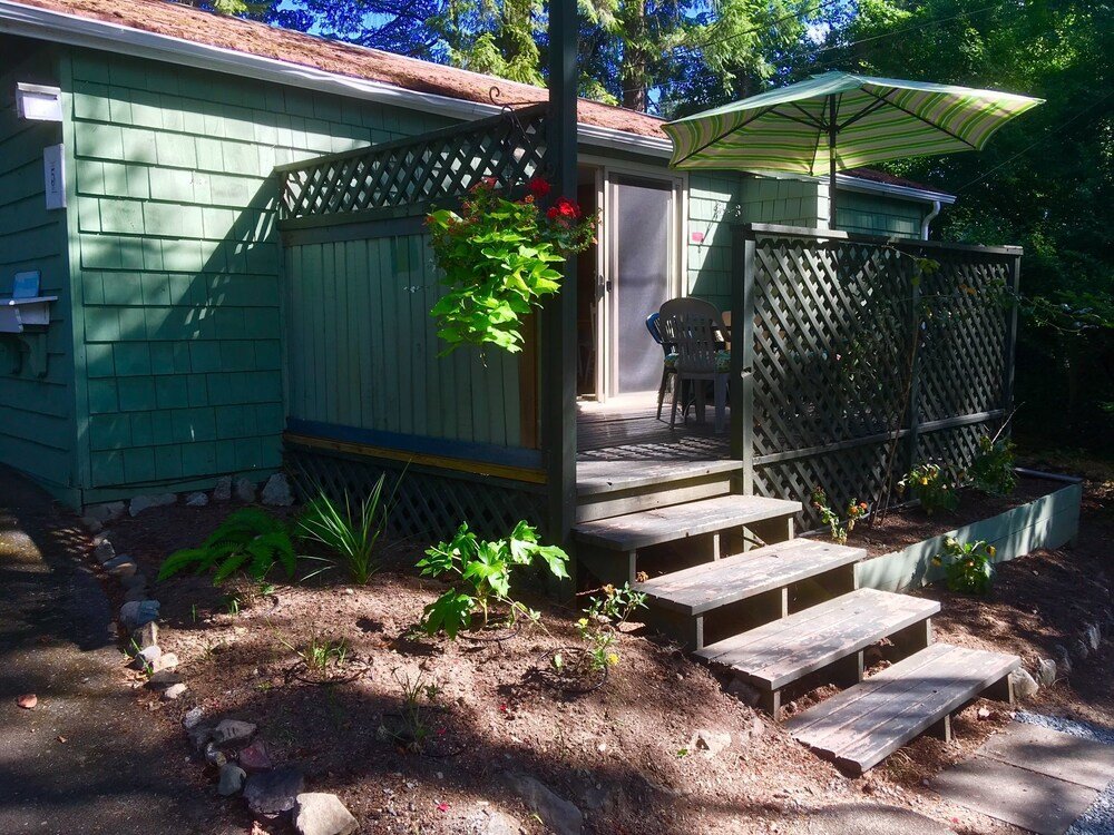 Lakeshore on Salt Spring exterior