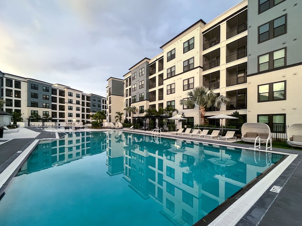 The Pointe Condos by Barsala exterior