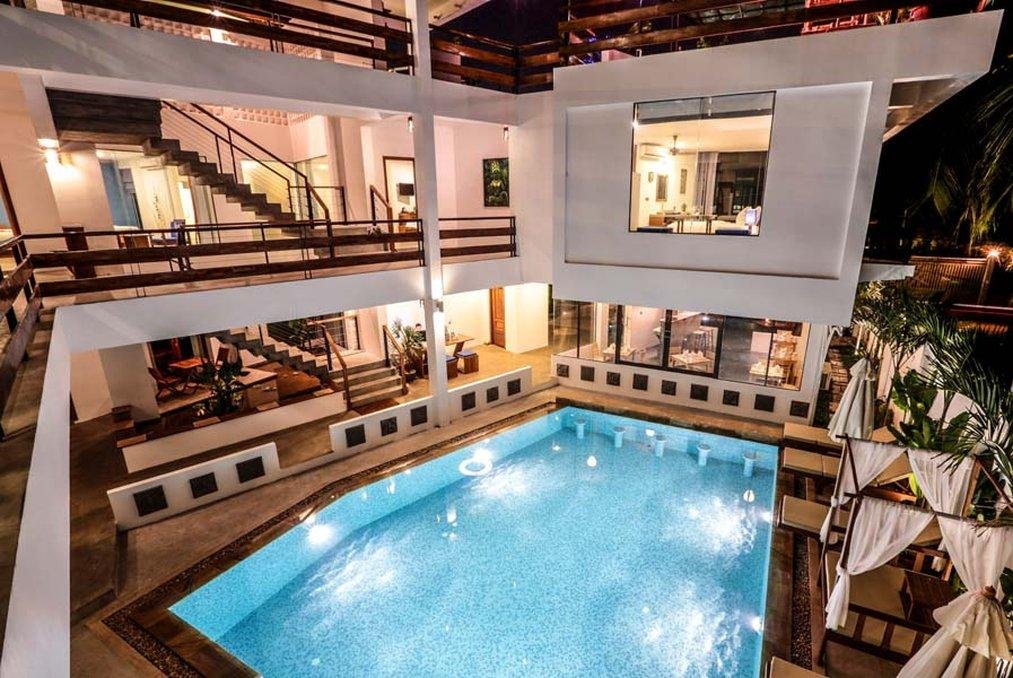 Deluxe Double room with pool view full double bed
