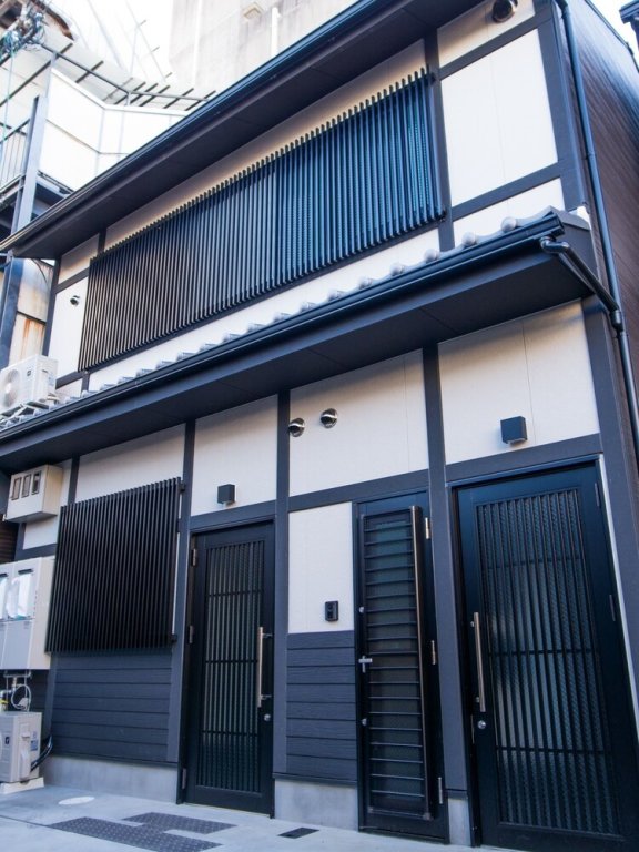 Guest House One More Heart Kamishichiken 1 exterior