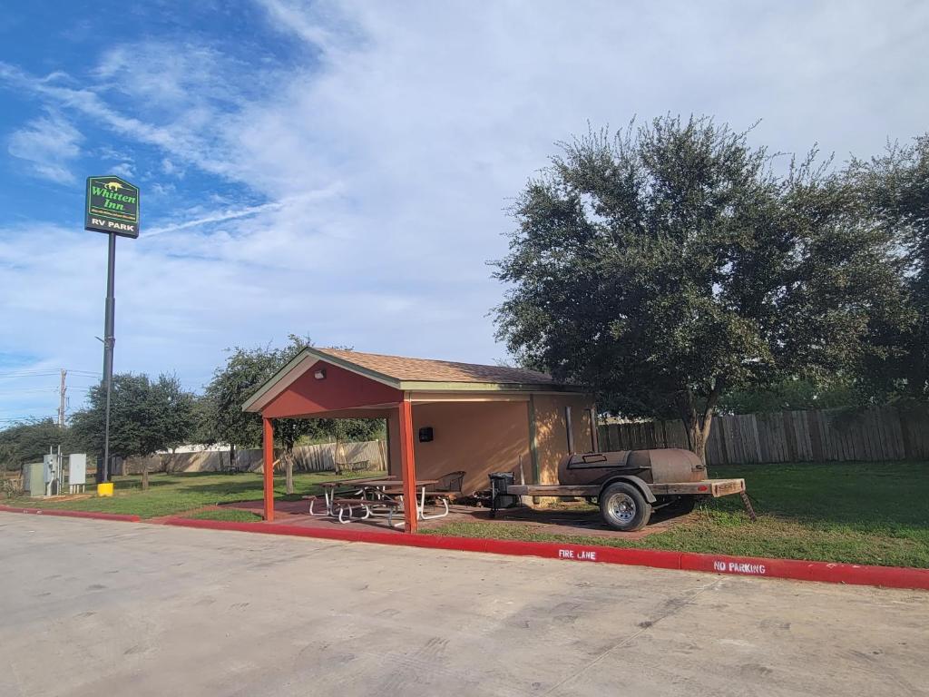 Whitten Inn Cotulla and RV Park photo 2