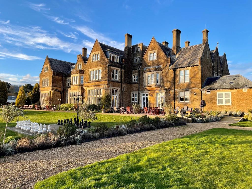Hartsfield Manor photo 2