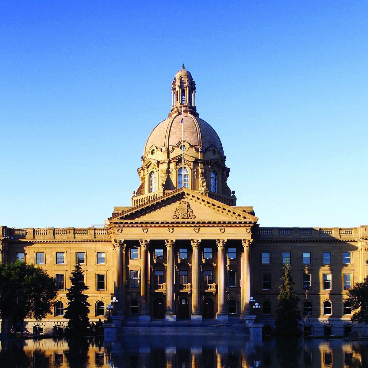 Alberta Legislature Building photo 2