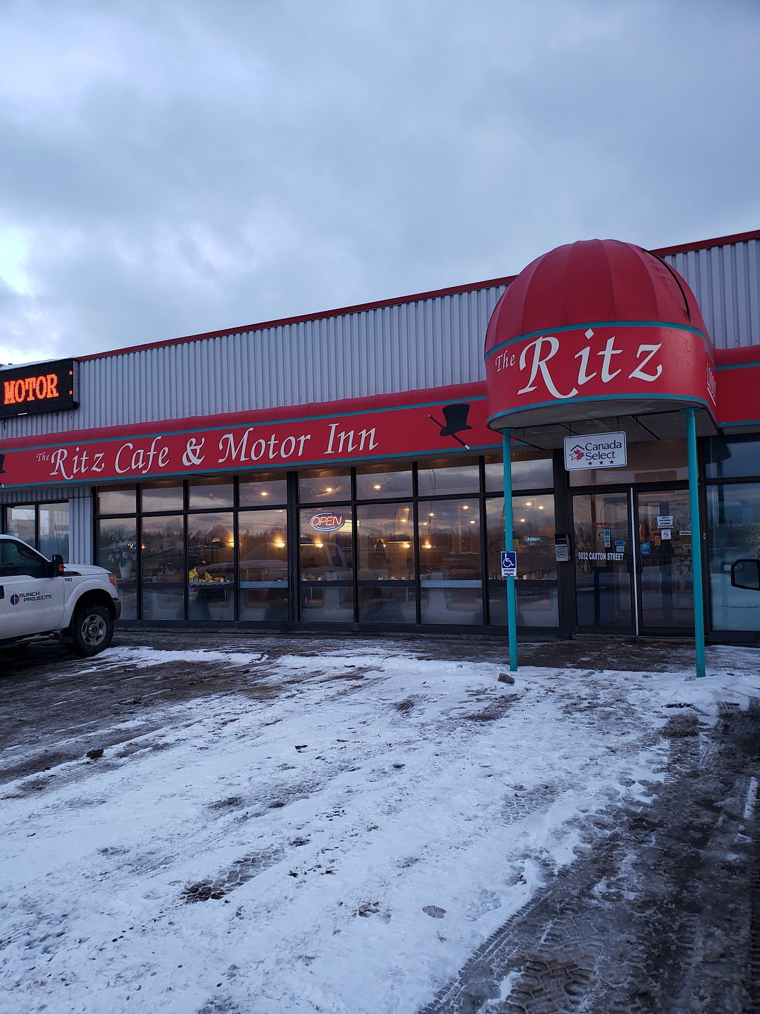 The Ritz Cafe & Motor Inn hero