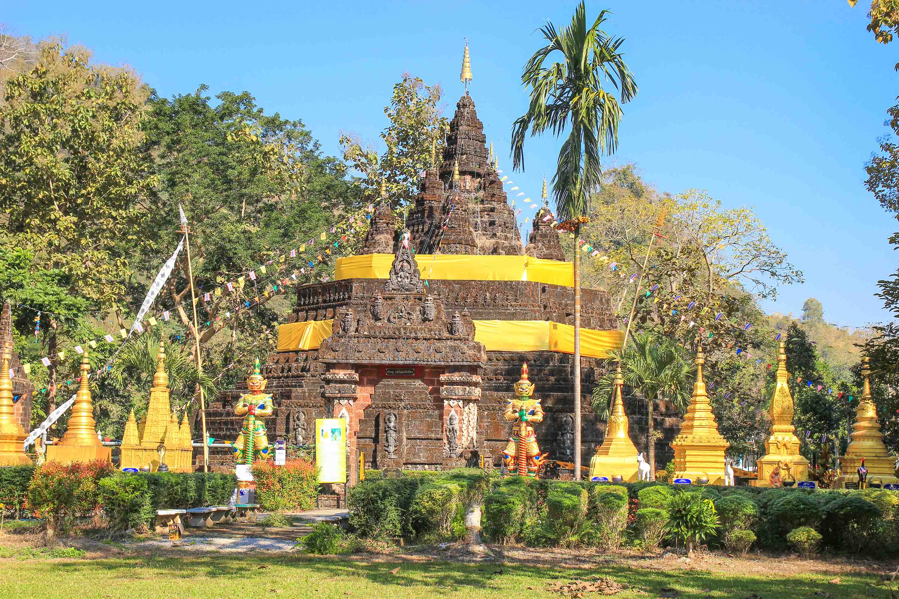 Wat Tham Pla (Fish Cave Temple) | Voyin Places | Voyin